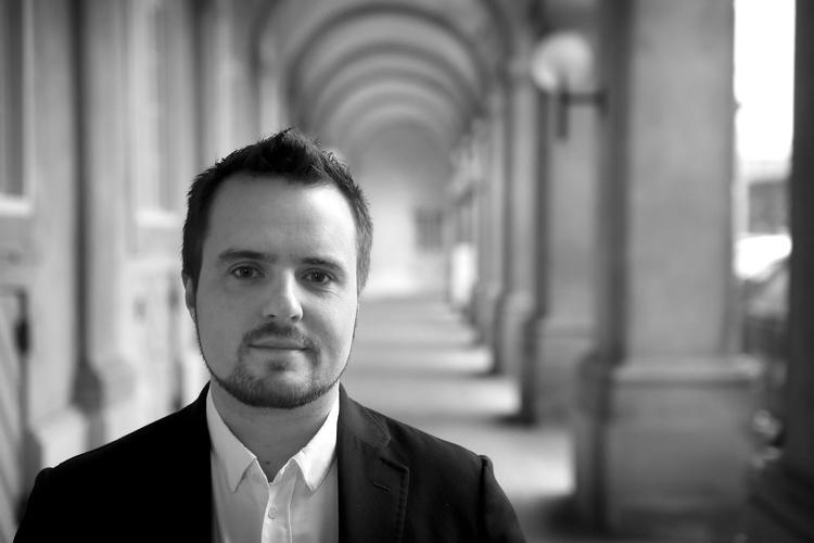 Det er med besvær, at man har lavet indsatser over for kvotekongerne, mener Socialdemokratiets fiskeriordfører, Simon Kollerup. »Så når man får at vide, hvilken relation landets statsminister har haft til disse kvotekonger undervejs, jamen – så står verden ikke længere«. 