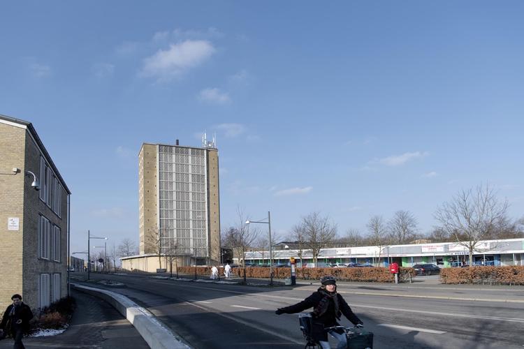 Ved Lille Torv ved indkørslen til Tingbjerg opføres 30 private boliger som start på bydelens genopretning. 