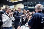 Der var ingen kirkeklokker, der ringede, men stående bifald, da en FTF og LO sagde ja til hinanden fredag eftermiddag. Scanpix