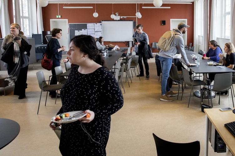 Når lærerne næste gang skal spise frokost, kan forligsmanden  have besluttet, at der skal være lockout fra 28. april. Dermed kan lærerne ikke længere gå arbejde. Finn Frandsen/POLFOTO
