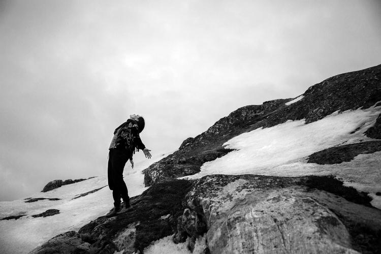 Julie Rademacher har fundet sig selv i Grønland. Hun elsker naturen, skød sin første sæl i fjor og fik en riffel i fødselsdagsgave i sidste uge. Louise Herrche Serup/POLFOTO
