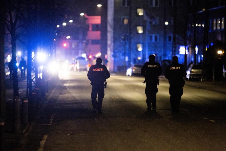 PET har fået omfattende midler økonomisk og rettighedsmæssigt. Her er politiet i aktion i timerne efter  terroranslaget i København i 2015. Foto Janus Engel