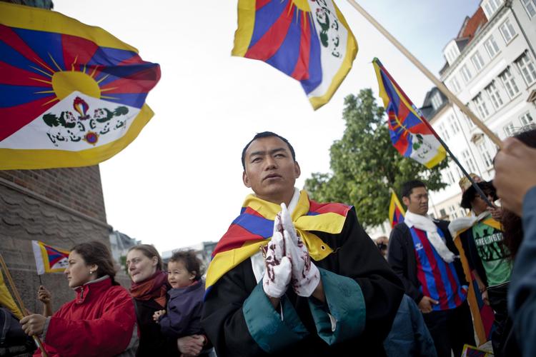 Demonstration mod Kinas menneskerettighedsovertrædelser over for Tibet på Højbro Plads i København fredag 15. juni 2012 i forbindelse med den kinesiske præsident, Hu Jintaos, statsbesøg i Danmark. Demonstrationen var arrangeret af Støttekomiteen for Tibet. Dennis Lehmann/Ritzau Scanpix