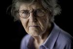 91-årige Birte Carstensen  er fortsat som fysioterapeut, selv om,  det er 25 år siden, hun passerede  pensionsalderen. Hun er en et eksempel på, at ældre forlænger arbejdslivet. Mads Nissen./POLFOTO