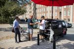 Frank Hansen (t.h.) med firmaet Frankee's Coffee oplever en rå konkurrencesituation og en kommune, der ikke regulerer markedet og virker  ligeglad med regelbrud. Andreas Haubjerg/POLFOTO