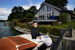 Tom Lundorff fik i 2012 lov til at ombygge sit hus til 92 kvadratmeter. En ny lokalplan giver ham lov til at bygge 100 kvadratmeter. Det takserede Skat til en stigning i grundskylden på 55 procent til mere end 41.000 kr. Jacob Ehrbahn