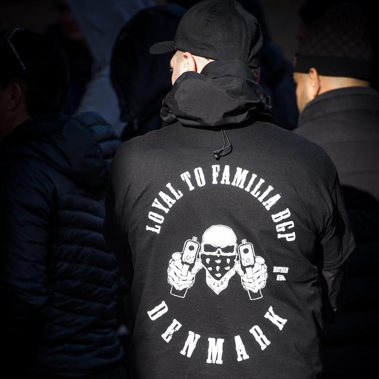 Justitsminister Søren Pape Poulsen (K) har udtalt, at lederen af bandegrupperingen LTF, Shuaib Khan, burde have »et kæmpe spark bagi tilbage til Pakistan, men hidtil har retten været uenig. Nu skal sagen for Højesteret. Jonas Olufson