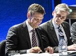 Bestyrelsesformand i Danske Bank Ole Andersen og  administrerende direktør Thomas F. Borgen fotograferet, da det gik godt på bankens generalforsamling i 2014. Først året efter blev der lukket ned for hvidvasken i bankens estiske filial. POLFOTO