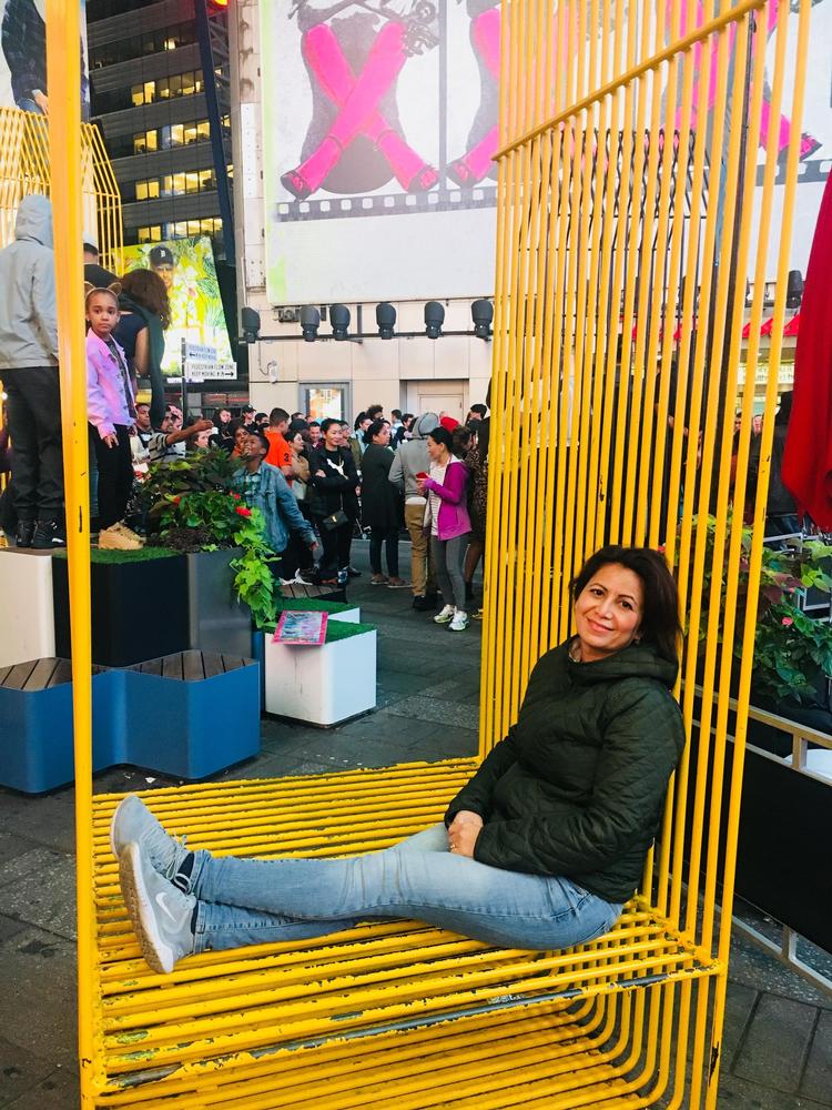 Özlem Cekic og manden Devrin Ülgü fik købt gaver til børnene og set Times Square, Central Park, Harlem og Dumbo, området under broerne til Brooklyn. Nå, ja, og så fik hun holdt sin Ted Talk. Her er parrets fotos fra turen til Manhattan.  