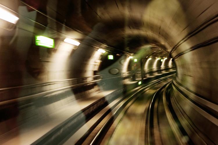 Metroen under København set fra en af kupéerne. 