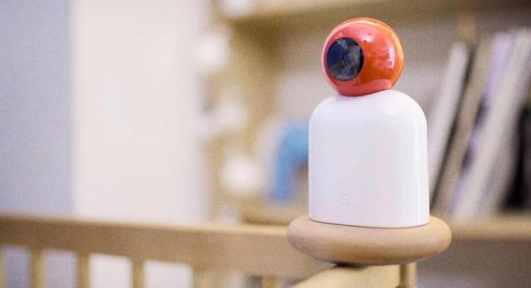 Denne babyalarm, Raybaby, holder virkelig godt øje med et sovende barn – og husker ethvert lille snøft. 