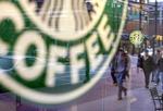 Det ikoniske Starbucks-logo kan i dag se på gaden i 70 lande. Både navnet og havfruelogoet skyldes, at de tre stiftere var fans af bogen 'Moby Dick'. 