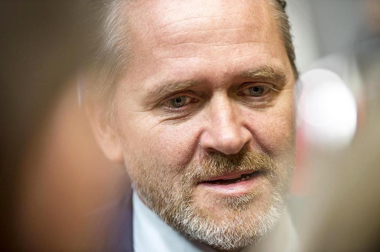 Udenrigsminister Anders Samuelsen (LA) og udviklingsminister Ulla Tørnæs (V) præsenterer onsdag en ny udenrigs- og sikkerhedspolitisk strategi for Danmark. 