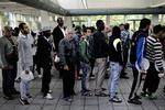 Flygtninge er de seneste år strømmet til Tyskland, som nu vil begrænse antallet af familiesammenføringer til 1.000 om måneden, selv om flere end 45.000 har anmodet om det. 