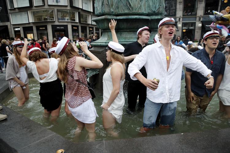 Huer.Der bliver uddelt for mange 12-taller i gymnasiet, viser ny rapport. Men på universiteterne er den helt gal med karaktererne. Arkivfoto Jens Dresling