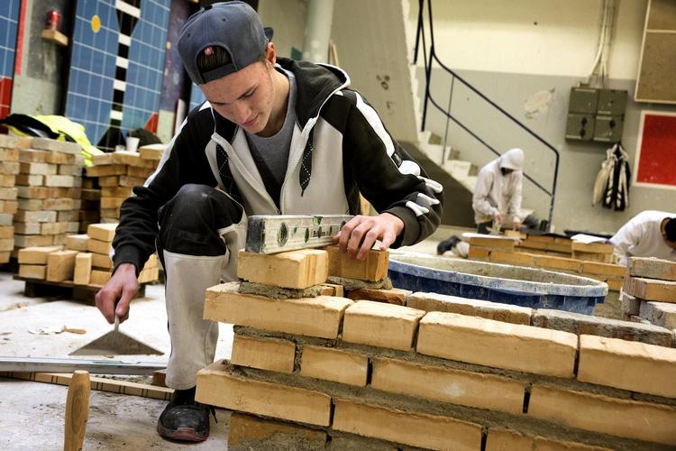 Unge, der har givet op i uddannelsessystemet, kan nås med de rette tilbud som for eksempel undervisning på en produktionsskole. 