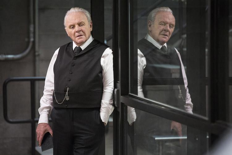 I ’Westworld’ kan gæsterne udleve deres fantasier med robotter, der ligner mennesker. Anthony Hopkins (foto) spiller rollen som stedets skaber. Foto: John P. Johnson/HBO via AP 