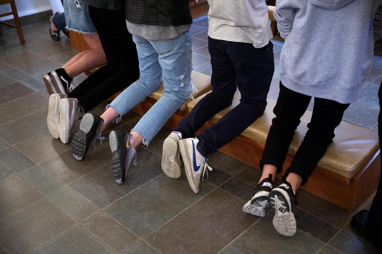Vi beder næsten ikke mere til Gud, og det er en skam ifølge kronikøren, der ser troen som en måde at opetholde os selv som individer og styrke fællesskabet.  