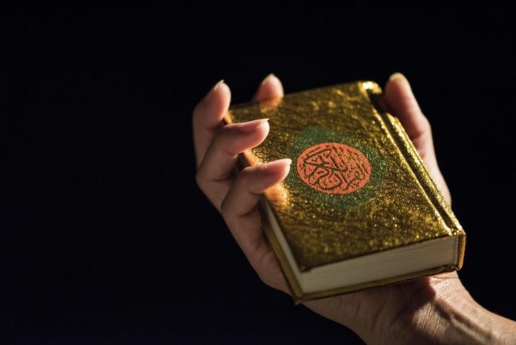 Er budskabet i muslimernes hellige bog mere voldeligt end andre religioner? Eller handler terrorbølgen om noget helt andet? 
