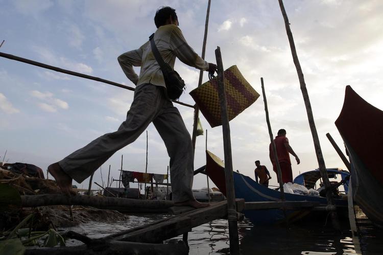Asien har en århundreder lang tradition for at leve på vandet. Her er det en flydende landsby på Mekong-floden i Cambodja. 