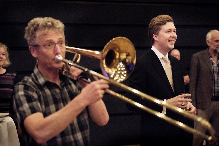 Danmark har færre orkestre end andre lande, vi normalt sammenligner os med. Hvorfor skal der spares så meget på musikken? 