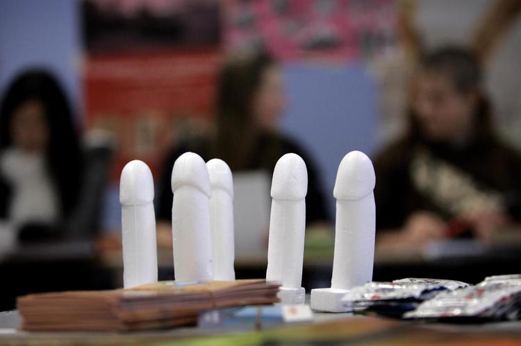 Der er meget fokus på mænds behov og seksualitet blandt de unge - men hvad med kvinderne? Der er ikke meget ligestilling på det punkt. 