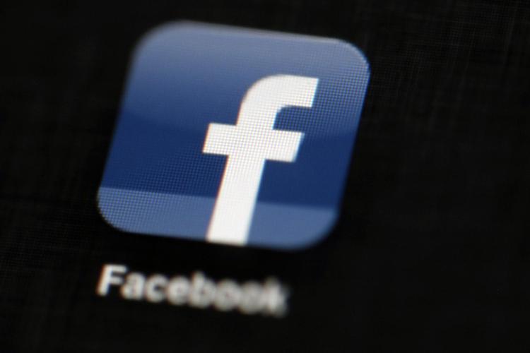 SoMe-udbyderne må tage fat i etikken. Politikerne må sammen med befolkningen, advokater og Etisk Råd diskutere, om der er behov for stramninger i lovgivningen 