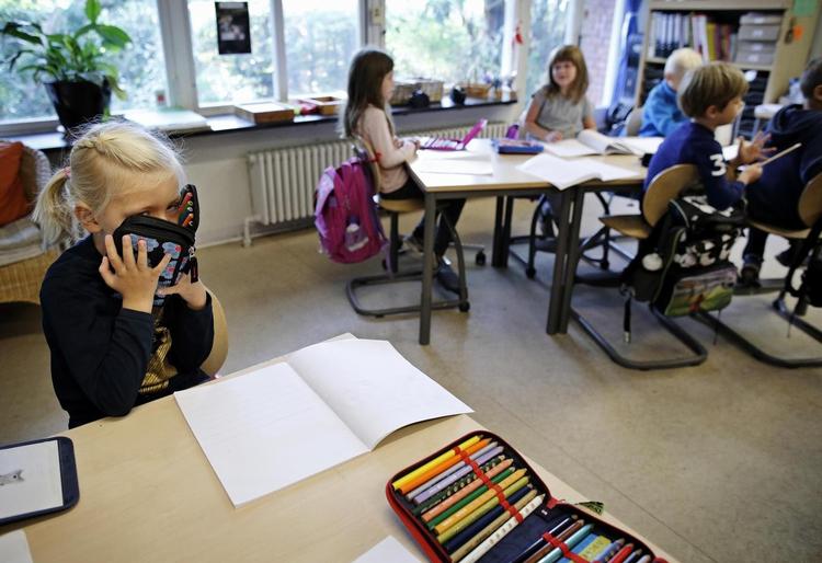 Der har været megen debat i Danmark om de lange skoledage, og at børnene mistrives – her fra en skole i Vanløse. Men i USA er der også lange skoledage, men meget mere fokus på indlæring og mindre klynk. Arkivfoto Jens Dresling