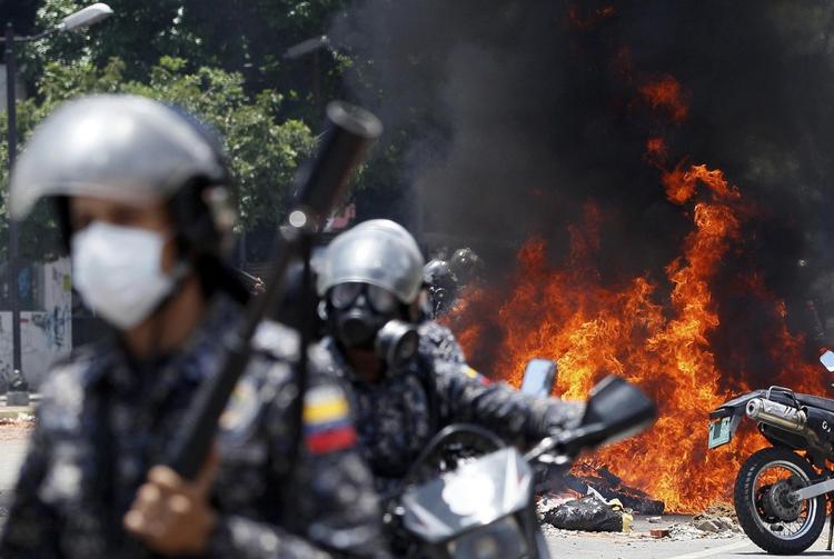 Sammenstød mellem politi og demonstranter i Caracas, Venezuela.  