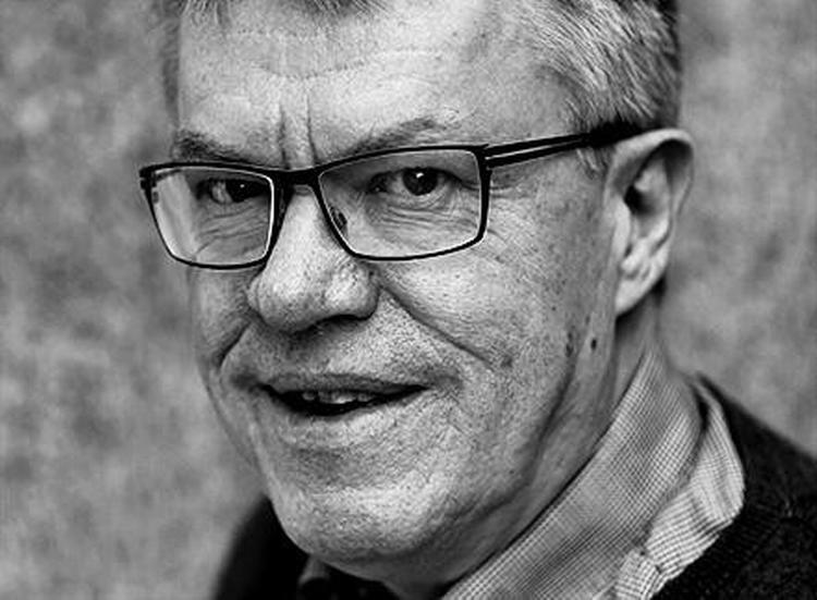 I England, Holland og Tyskland har forbrugerorganisationerne næsten kun de penge, som deres medlemmer betaler, og det giver dem mulighed for at sætte tingene på spidsen i forhold til myndighederne, siger Peter Nedergaard, professor i Statskundskab ved Københavns Universitet og for 20 år siden afdelingschef i Forbrugerrådet.  