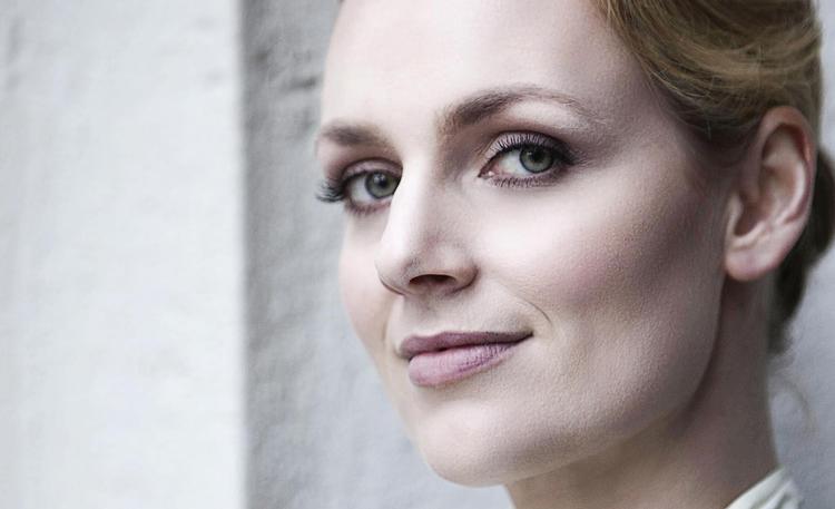 »Vi burde holde op med at lave den unaturlige skelnen mellem fakta og følelser. Det, der driver politiske beslutninger, er, hvordan du fortolker fakta baseret på dit moralske verdenssyn«, siger Elisabeth Wehling. 