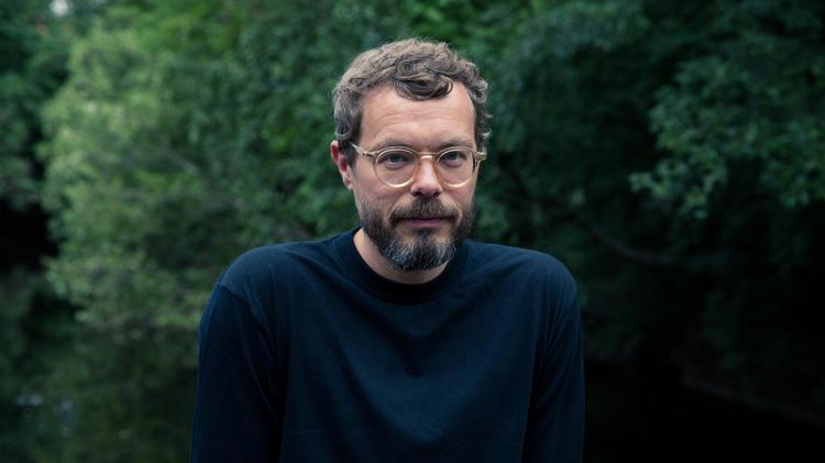 Den danske musiker spiller med de store navne. Det gør han også på 'December Song' som afslutter trilogien m. bl.a. Lee Konitz og Bill Frisell. Colin Eick / ECM Records 