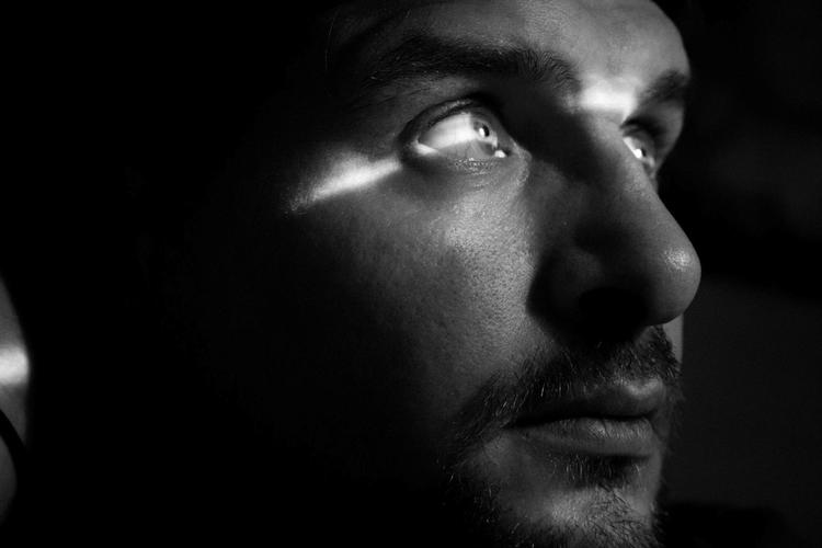 Simon Rosenkildes psykiske nedtur  kulminerede, da han tog sin daværende kæreste som gidsel og blev anholdt af politiet.  Foto: Simon  Rosenkilde Foto: Simon Rosenkilde