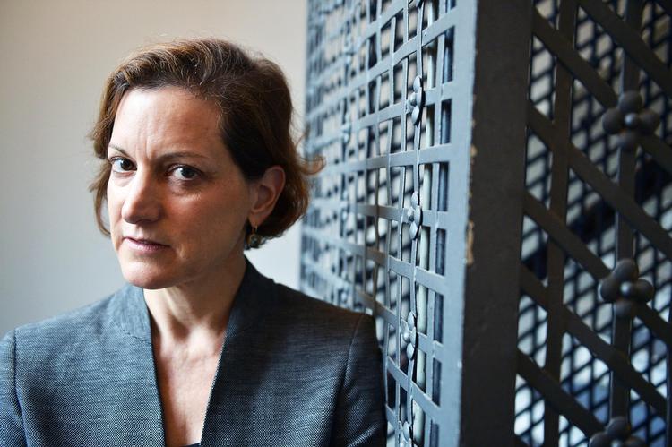 »Donald Trump tror – som jeg opfatter ham – helt overordnet ikke på alliancer. Han forstår dem ikke. Han ser verden meget mere som en kamp, hvor det gælder om at vinde på kort sigt«, siger Anne Applebaum. 
 