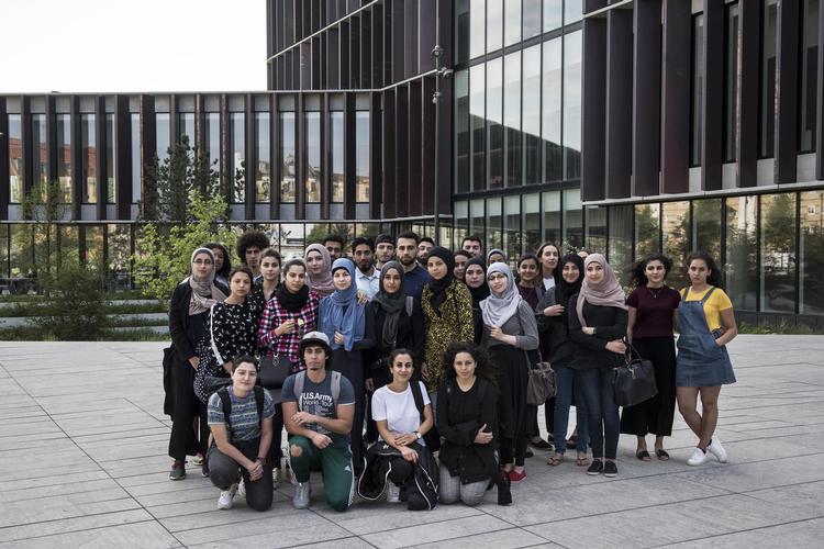 Det er nemt at samle  en gruppe af  fremtidens  danske sundhedsprofessionelle med ikke-vestlig baggrund, fortæller dette  indlægs skribent, Sarah Chehri,  forreste række  til venstre.  Privatfoto Sofie Mathiassen