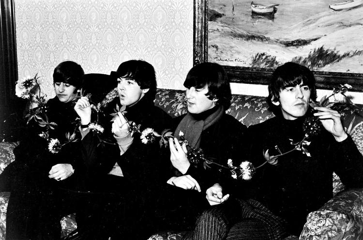 The Beatles forandrede verden og skabte en helt ny slags ungdoms- kultur, der var meget bredere end hippierne i 68. Dundee City Council