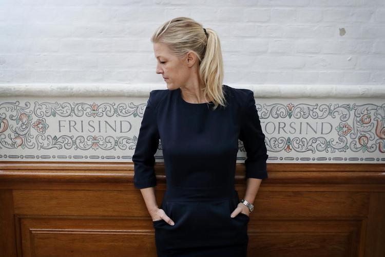 Sofie Carstens Nielsens nye debatbog ’RADIKAL’  tager udgangspunkt i det moderne gennembrud og taler om lovsind, retsind, frisind og storsind, der også står skrevet over Grundloven på Christiansborg.  Foto: Jens Dresling /POLFOTO