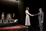 Hvis man er heldig, kan man opleve et ægte håndtryk i teateret, men på landets scener, her Aarhus Teater, er der langt mere at  komme efter end tomme symboler, skriver Eyvind  Vesselbo.   Arkivfoto Tanja Carstens Lund 