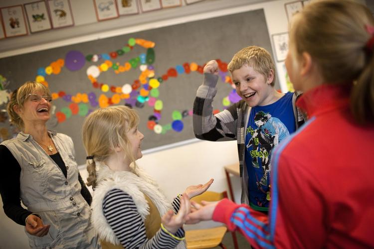 Der er for mange børn, der er stressede og mistrives. Det må vi rette op på. Her ses en time med en inklusionspædagog på Sundbyøster Skole. Lars Just/POLFOTO