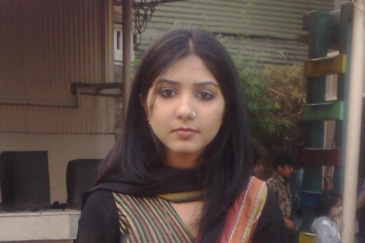 Barnebrud.  Dagens kronikør blev som mindreårig gift i Pakistan. Det blev begyndelsen på 7 års mareridt. Her ses hun på bryllupsdagen. Privatfoto