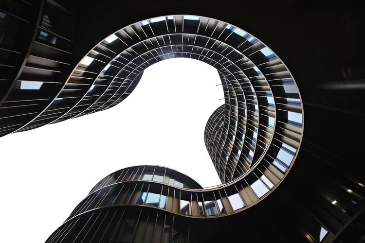 Axel Towers har måske en mystisk klang, men det har ligefremme kvaliteter og plads til liv mellem tårnene. 