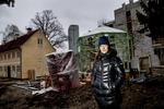 Det flere hundrede år gamle Bakkehuset er en fryd for en romantiker som Maria Rossing. Til gengæld er hun ikke så begejstret for byggeriet lige bagved, hvor det ny Carlsberg-kvarter rejser sig. 