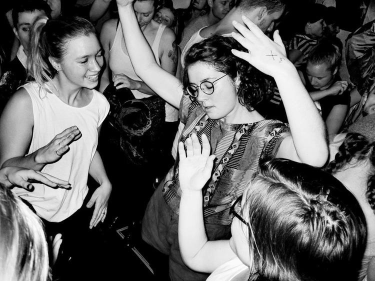 Musik og krop smelter sammen, når kulturhuset Absalon på Vesterbro hver torsdag byder på morgendans kl. 8.30. 