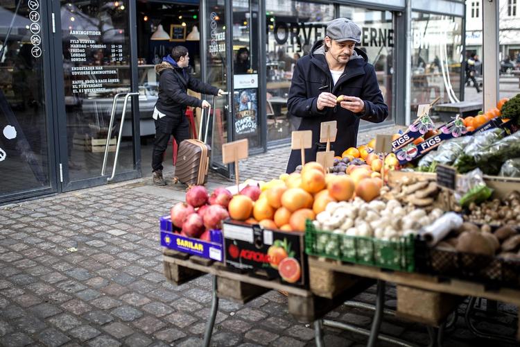 Hvis Thomas Herman skulle tage en date med ud i København, skulle det være til noget afslappet, »i hvert fald ikke noget med at lægge ud med en tur på Geranium. Det kræver, at man kender hinanden en lille smule bedre, for den slags kan godt blive meget højtideligt«. 