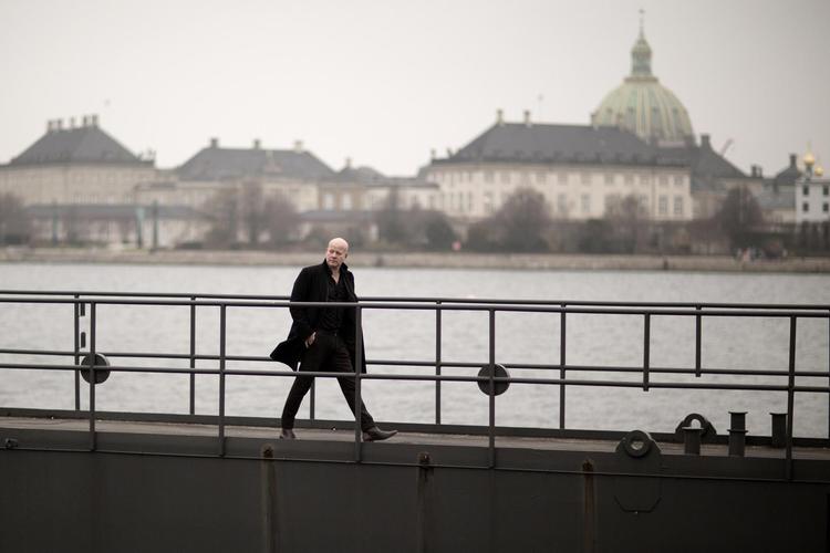 Trommeslager og ’X Factor’-dommer Thomas Blachman forstår ikke, hvad talentløse politikere laver på magten.  