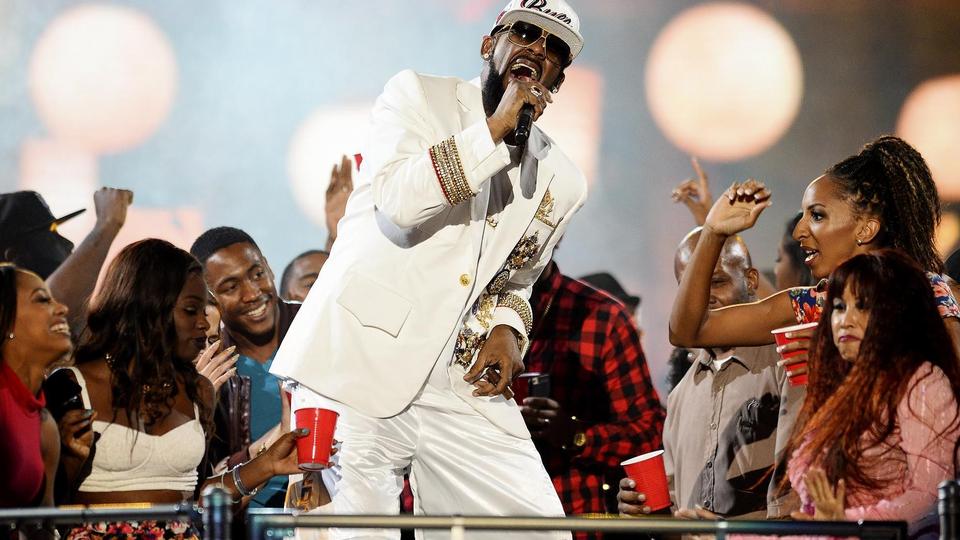 It's the freaking weekend, baby! Skyd weekenden i gang med bombastisk R ...