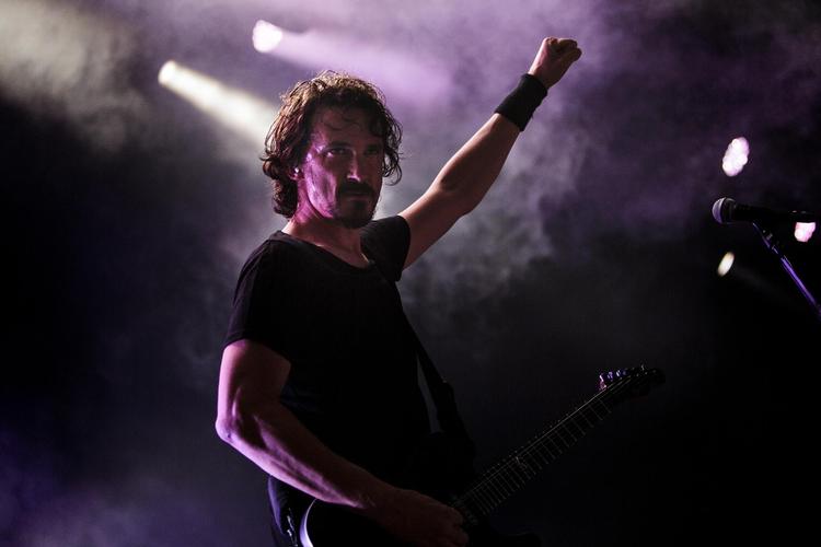 I aften spiller Gojira på Vega. De bliver kaldt for arvetagerne af Metal og byder på mavepustere til fansene.  