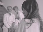 Over to årtier har Blonde Redhead udviklet sig fra et højoktan støjrockforetagende til et symfonisk drømmepopband. Gennem hele karrieren har den rødblonde tråd været at lyse alt det smukke i livet op. 