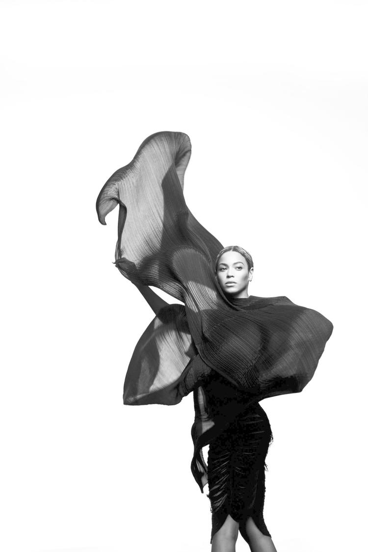 Drake (til venstre) og Beyoncé er blandt de superstjerner, som har lavet musik med Sampha, der bl.a. sang kor på netop Drake og Beyoncés duet 'Mine' fra 2013. 