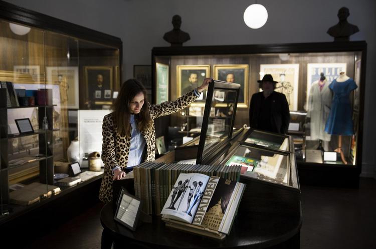 Direktør for museet Trine Halle er i gang med at etablere et arkiv over Magasins mange dokumenter og fotos. Næste år udkommer en bog om stormagasinets historie. 